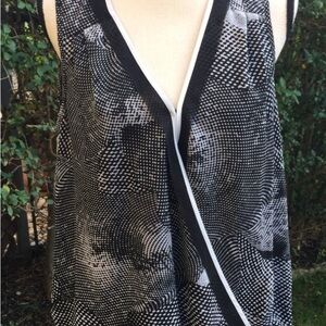 Black and White Patterned Sleeveless Top Daniel Rainn NWT